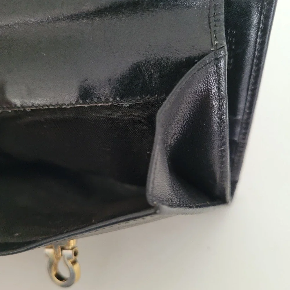 Salvatore Ferragamo Black Leather Gancini Bifold Wallet Vintage 224059 Italy